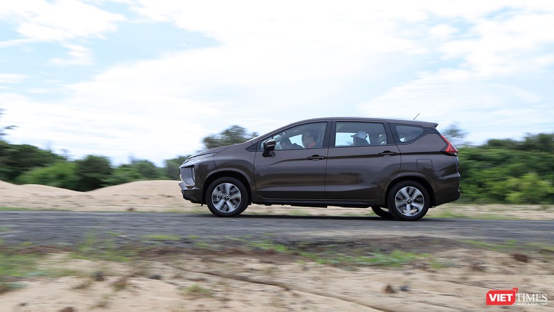 Mitsubishi Xpander có khoảng sáng gầm xe 205 mm, có khả năng đi qua vùng ngập nước với khoảng cách 400-500 mm. ảnh 3