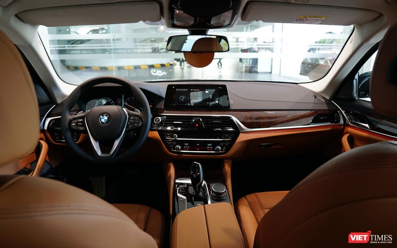 Nội thất BMW 530i ảnh 6