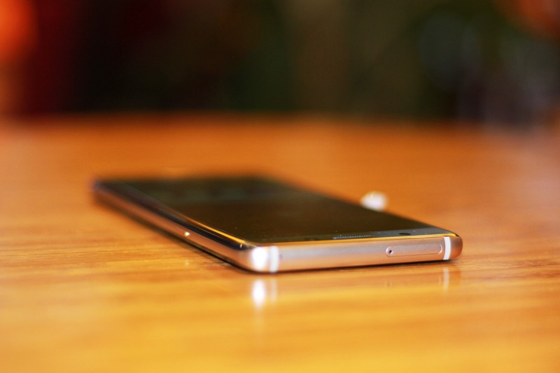 Cận cảnh Galaxy Note 7 tân trang đầu tiên về Việt Nam, giá 15 triệu đồng ảnh 14