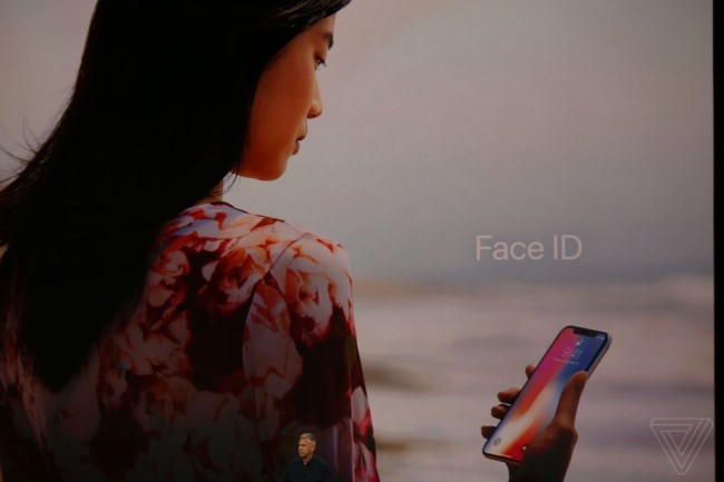 Face ID là tính năng lần đầu tiên được đưa vào iPhone (ảnh: The Verge)