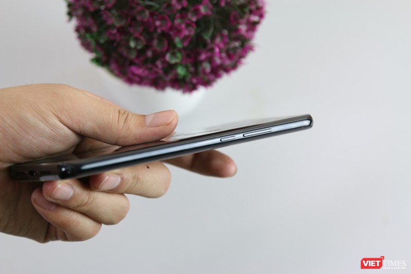 Trên tay smartphone Trung Quốc cao cấp giống Galaxy S9+ ảnh 14