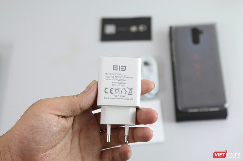 Trên tay smartphone Trung Quốc cao cấp giống Galaxy S9+ ảnh 4