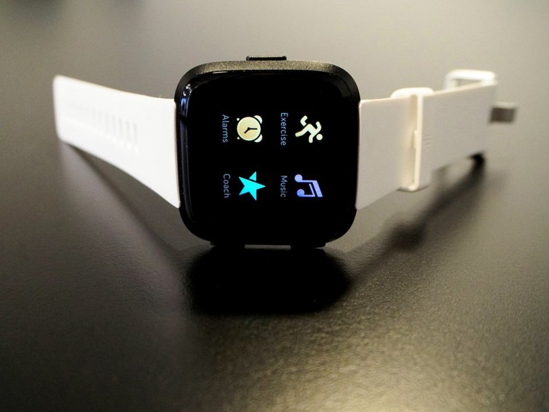 Tư vấn mua đồng hồ thông minh: nên chọn Fitbit thay vì Apple Watch ảnh 4