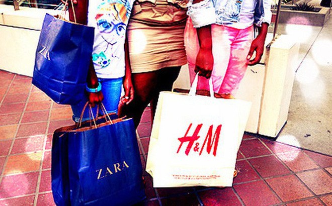 Gương thông minh giúp phụ nữ mua sắm dễ dàng hơn