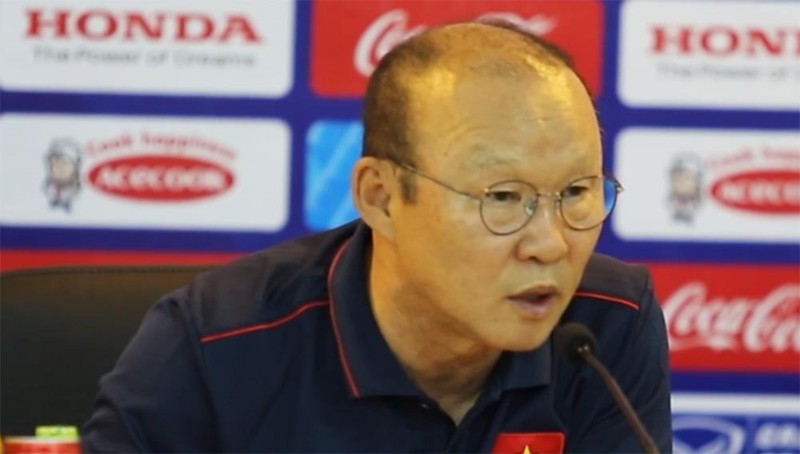 HLV Park Hang-seo tỏ ý không hài lòng khi báo giới chỉ trích quá nhiều về bản danh sách các cầu thủ được triệu tập vào đội tuyển thi đấu tại King's Cup.