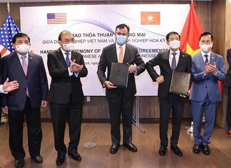 Chủ tịch nước Nguyễn Xuân Phúc chứng kiến lễ ký biên bản ghi nhớ giữa Vingroup và Google Cloud