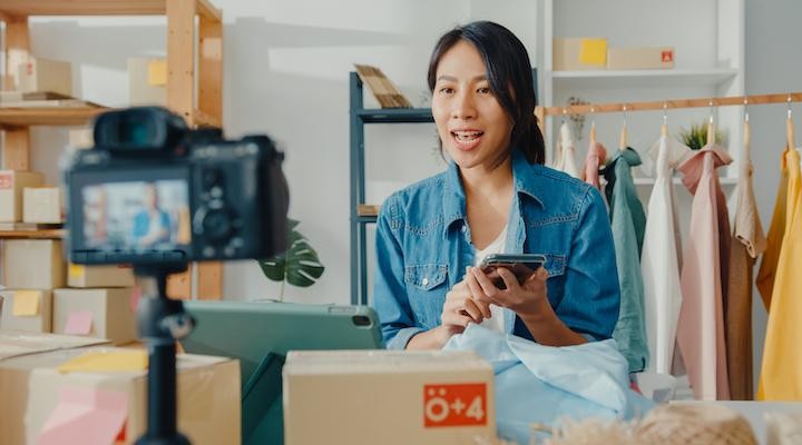 Những người livestream Trung Quốc sẽ phải tuân thủ thêm nhiều yêu cầu mới (ảnh Inside Retail Asia)