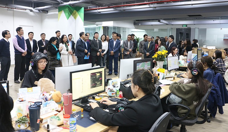 Đoàn các giám đốc điều hành các công ty hội viên VDCA thăm trụ sở Sconnect tại Hà Nội