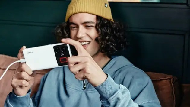 Realme đã tìm cách thâm nhập thị trường quốc tế với những chiếc điện thoại hàng đầu của mình. Nhưng hãng đang chơi ở phân khúc giá trung bình, nơi hãng phải đối mặt với sự cạnh tranh gay gắt từ các đối thủ như Xiaomi.