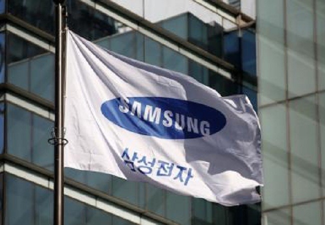 Thiếu nguồn cung màn hình, Samsung đang buộc phải hợp tác với đối thủ LG (Ảnh Reuter)