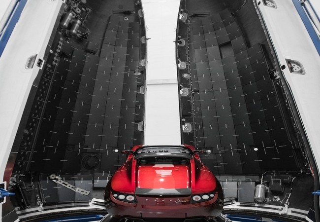 Đây là chiếc Tesla Roadster mà Elon Musk đang chuẩn bị đưa lên sao Hỏa ảnh 6 Đây là chiếc Tesla Roadster mà Elon Musk đang chuẩn bị đưa lên sao Hỏa ảnh 6