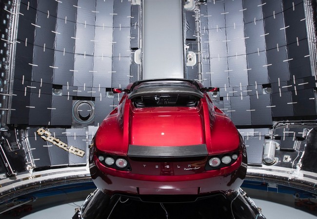 Đây là chiếc Tesla Roadster mà Elon Musk đang chuẩn bị đưa lên sao Hỏa ảnh 3 Đây là chiếc Tesla Roadster mà Elon Musk đang chuẩn bị đưa lên sao Hỏa ảnh 3