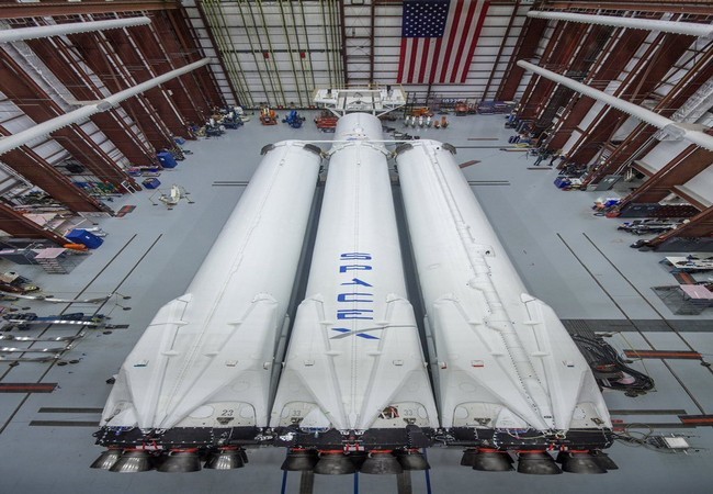 Đây là chiếc Tesla Roadster mà Elon Musk đang chuẩn bị đưa lên sao Hỏa ảnh 1 Đây là chiếc Tesla Roadster mà Elon Musk đang chuẩn bị đưa lên sao Hỏa ảnh 1