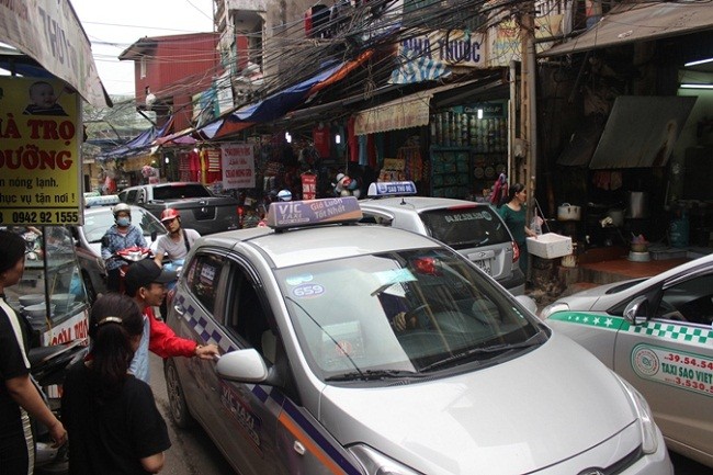 Khoảng 3.000 xe taxi ngoại tỉnh hoạt động trên địa bàn Hà Nội - (Ảnh minh họa)