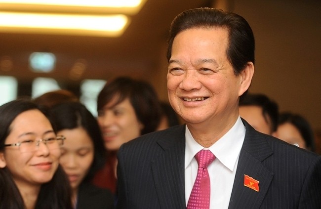 Thủ tướng Nguyễn Tấn Dũng bên hành lang Quốc hội. Ảnh: Giang Huy