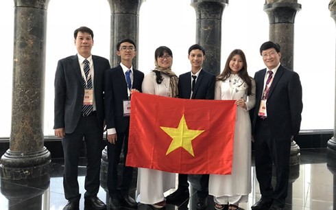 Đoàn thí sinh Việt Nam tại Olympic Sinh học quốc tế lần thứ 29. (Ảnh: Dân trí)