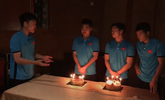 Bữa tiệc sinh nhật của Phạm Đức Huy trong đêm kỳ diệu 20/1/2019. Đêm nay, khi thổi nến "hoàng tử bánh gấu" sẽ ước gì???