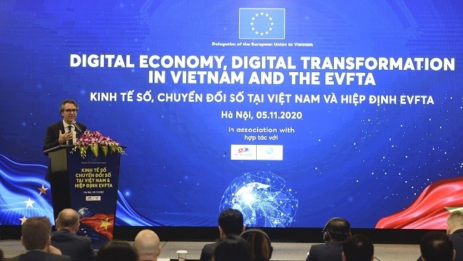Ông Giorgio Aliberti, Đại sứ châu Âu tại Việt Nam phát biểu khai mạc Hội nghị bàn tròn Kinh tế số, chuyển đổi số tại Việt Nam và hiệp định EVFTA.