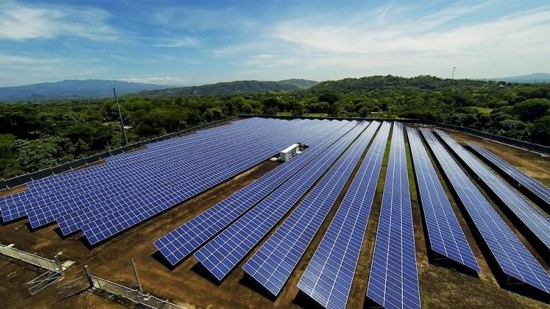 Nhà máy điện mặt trời Thanh Hóa 1 có công suất 160MW, tổng vốn đầu tư 2.824 tỉ đồng (Ảnh minh họa - Nguồn: Internet)