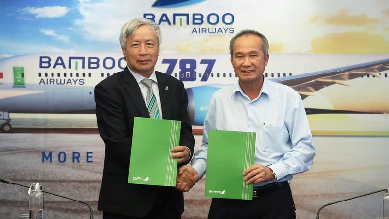 Ông Dương Công Minh (phải) và Chủ tịch HĐQT Bamboo Airways Nguyễn Ngọc Trọng