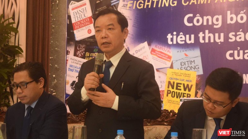 Ông Nguyễn Văn Phước - giám đốc First News Trí Việt đau đầu vì sách lâu 