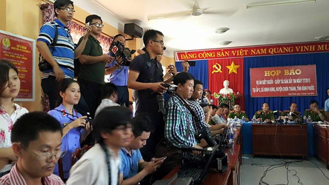 Phóng viên tác nghiệp tại một cuộc họp báo - Ảnh: Độc Lập