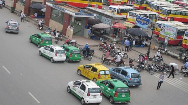 Đến năm 2025, Hà Nội dự kiến sẽ thống nhất áp dụng màu sơn chung đối với xe taxi hoạt động trên địa bàn. Ảnh minh hoạ: Dân Trí.