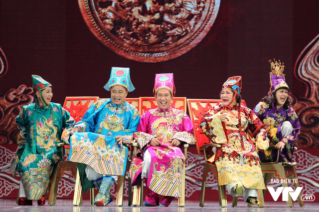 Táo quân 2018: Cười lăn lộn với cuộc đua giành ghế của các Táo - Ảnh 1. Táo quân 2018: Cười lăn lộn với cuộc đua giành ghế của các Táo - Ảnh 1.