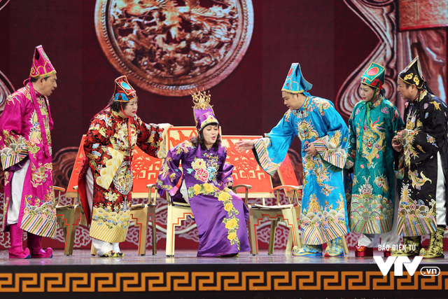Táo quân 2018: Cười lăn lộn với cuộc đua giành ghế của các Táo - Ảnh 2. Táo quân 2018: Cười lăn lộn với cuộc đua giành ghế của các Táo - Ảnh 2.