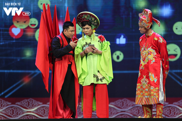 Táo quân 2018: “Táo” Tự Long dọa bộ ba thiên đình bằng công nghệ thời 4.0 - Ảnh 4. Táo quân 2018: “Táo” Tự Long dọa bộ ba thiên đình bằng công nghệ thời 4.0 - Ảnh 4.