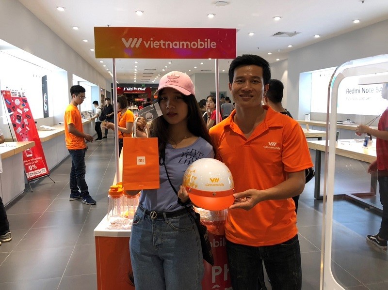 Vietnamobile hợp tác cùng Xiaomi Việt Nam chính thức đưa Thánh SIM lên kệ tại 6 cửa hàng Mi Store trên toàn quốc.