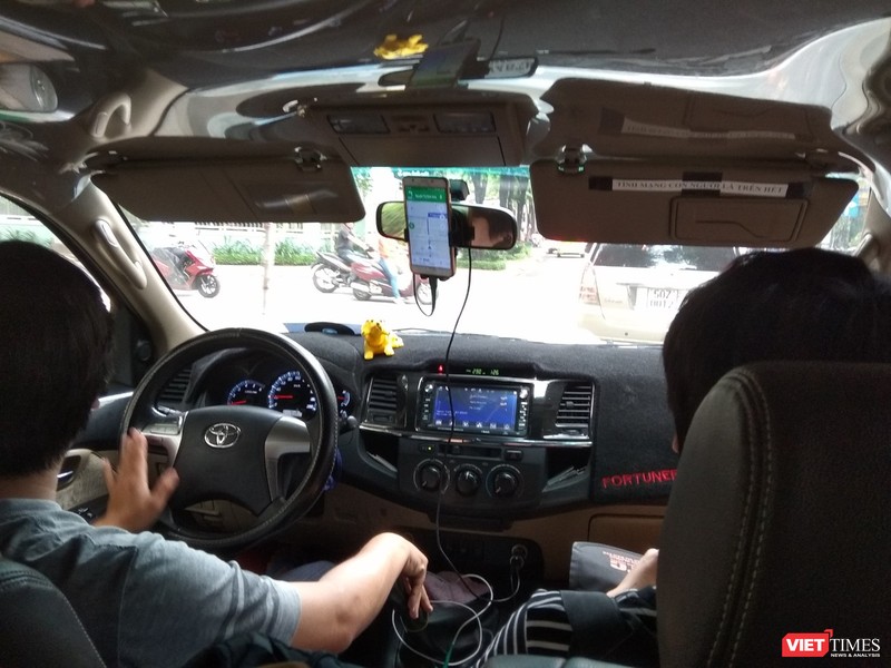 Câu chuyện quản lý taxi công nghệ sau vụ kiện của Vinasun và Grab đang trở thành vấn đề tranh cãi khi mô hình quản lý được đánh giá chưa theo kịp thực tế phát triển.