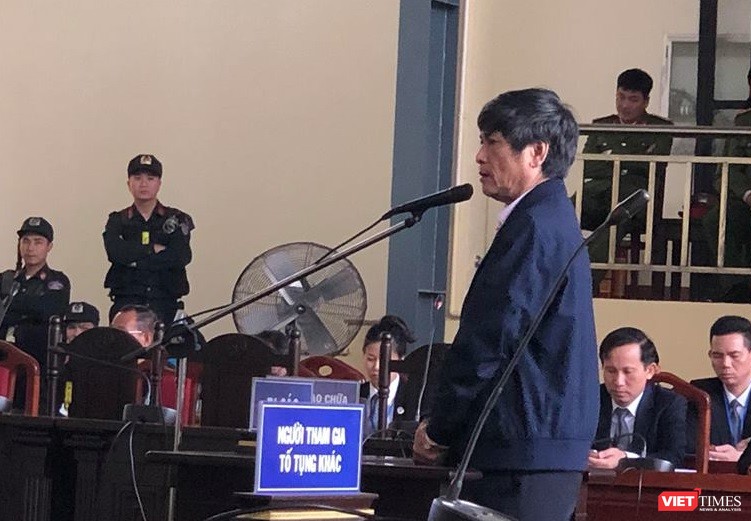Bị cáo Nguyễn Thanh Hóa trong phiên xét xử sáng nay (23/11).