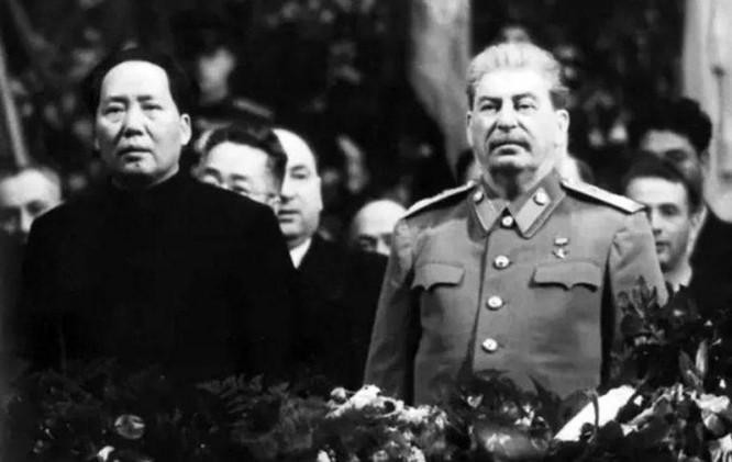 Mao Trạch Đông và Stalin.
