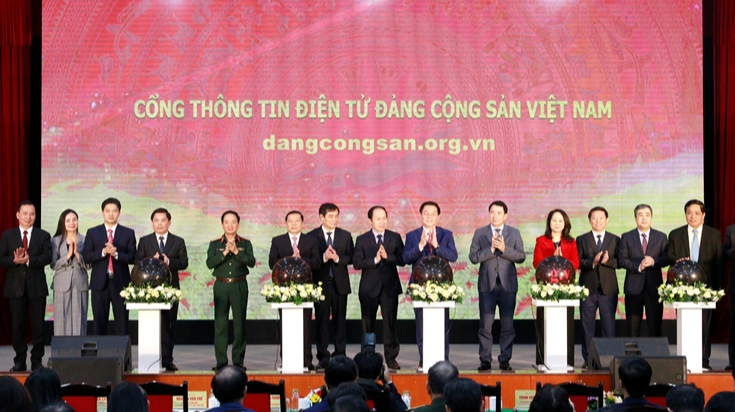Lãnh đạo Đảng, Nhà nước thực hiện nghi thức bấm nút khai trương và chính thức vận hành Cổng Thông tin điện tử Đảng Cộng sản Việt Nam trên mạng Internet.