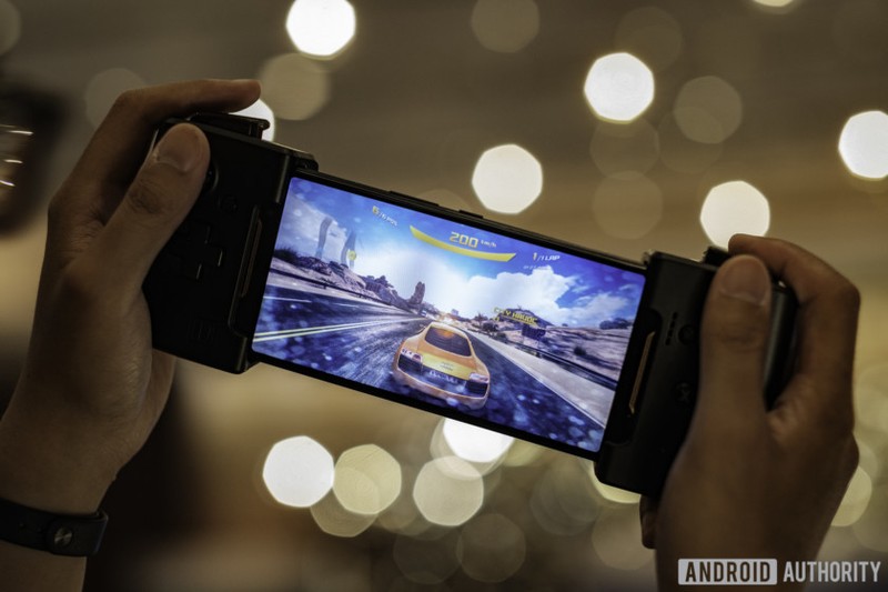 Smartphone Asus ROG có cấu hình đặc biệt dành cho người ghiền chơi game. (Ảnh: Android Authority)