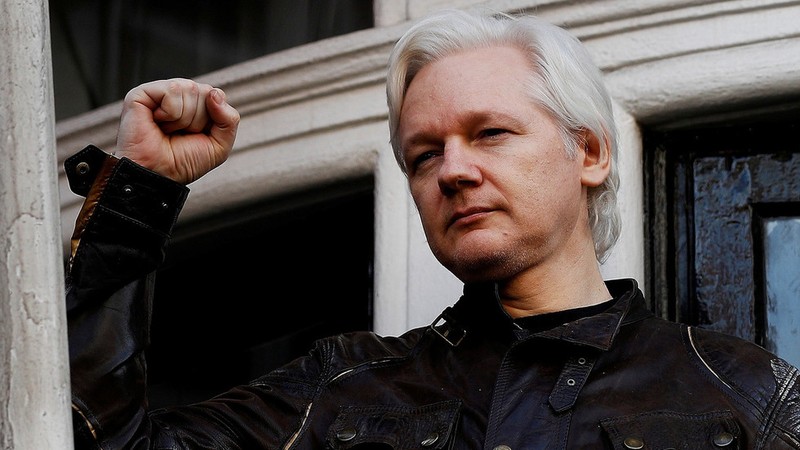 Julian Assange bị bắt giữ ở Anh hồi tháng 3 (Ảnh: Reuters)