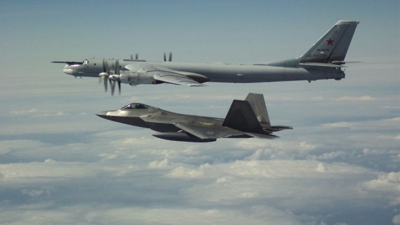 F-22 Mỹ chặn máy bay Nga gần Alaska ngày 21/5 (Ảnh: NORAD)