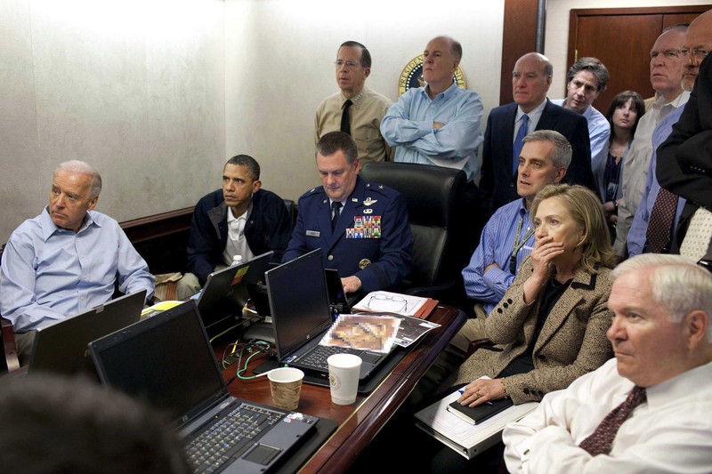 Hình ảnh Tổng thống Obama cùng các quan chức cấp cao theo dõi cuộc đột kích trùm khủng bố trong Phòng Tình huống ngày 1/5/2011 (Ảnh: Washington Post)