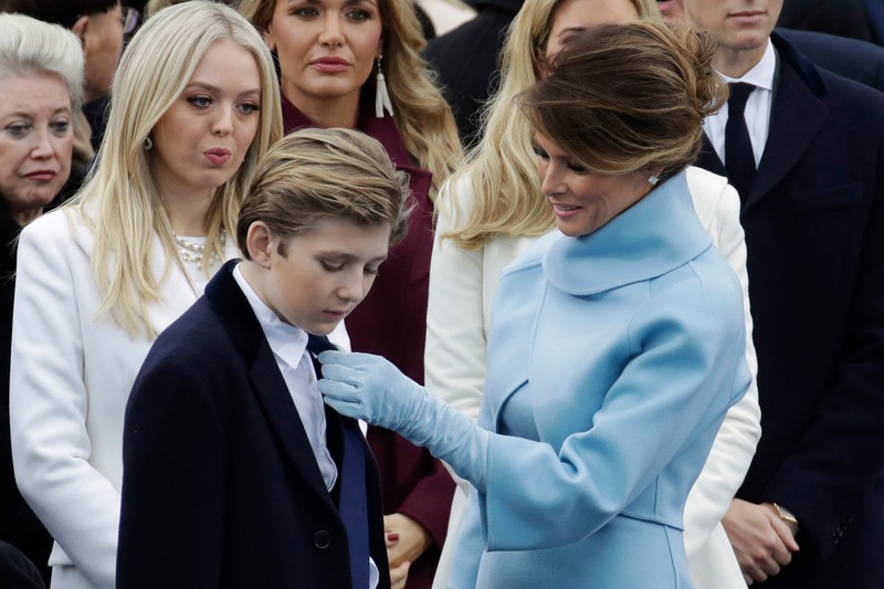 Đệ nhất phu nhân Melania và con trai Barron Trump (Ảnh: NYPost)