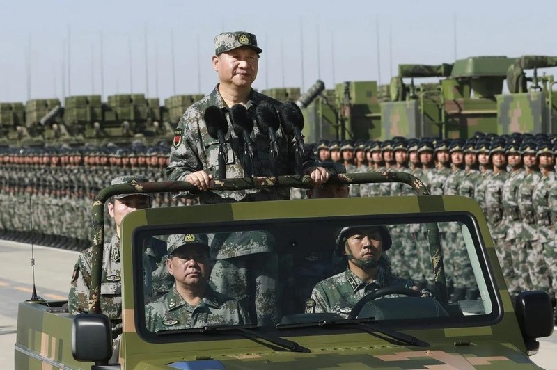 Chủ tịch Trung Quốc Tập Cận Bình yêu cầu tập trung hơn vào phát triển quân đội (Ảnh: AP)
