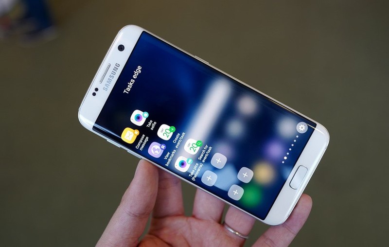 Top smartphone giá tốt mùa giáng sinh ảnh 3