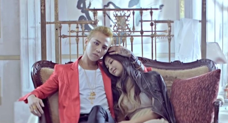 Cặp đôi G-Dragon và Jennie dính tin đồn hẹn hò. Ảnh: MV "That XX"