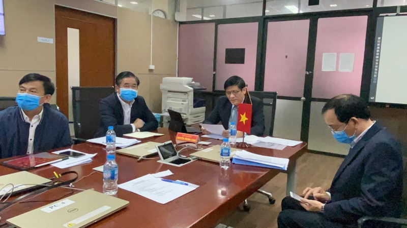 Bộ Y tế Viêt Nam họp trực tuyến với Bộ trưởng Bộ Y tế Lào. Ảnh: Phạm Hằng 