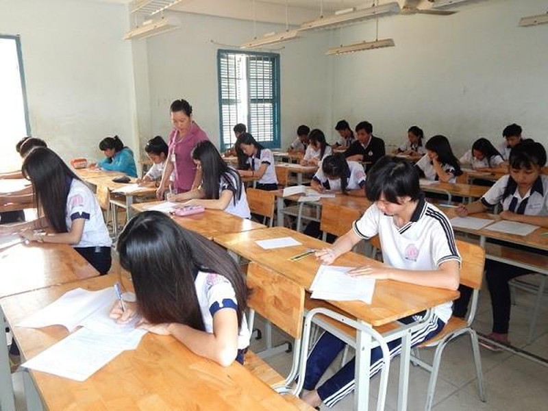 Đề thi Ngữ văn bị lộ khiến hàng ngàn học sinh dừng thi  (Ảnh minh họa)