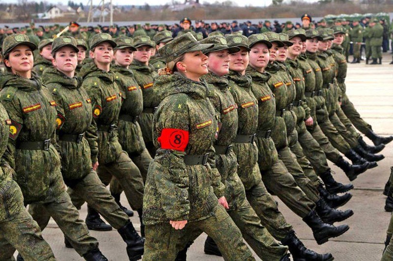 Tại sao lính Nga luôn tươi cười khi diễu binh Chiến thắng?
