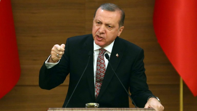 Erdogan: Tôi chắc chắn sẽ bị giết nếu nán lại 10 phút trong khách sạn.