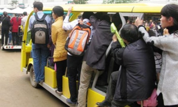 Cảnh đi xe điện ở khu du lịch của "đại gia" Ninh Bình