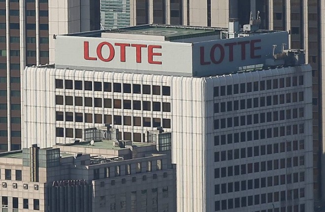 Mâu thuẫn gia đình không hồi kết tại Lotte, chính phủ Hàn Quốc mạnh tay trừng phạt