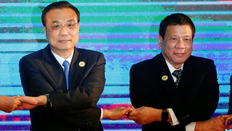 Ông Duterte có dấu hiệu hòa dịu với Trung Quốc và xem xét lại quan hệ với đồng minh lâu đời Mỹ